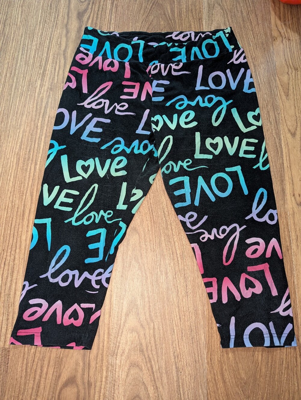 XXL Women's Cropped Leggings Love Print